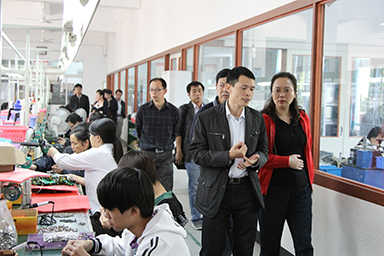 福建省委統(tǒng)戰(zhàn)部副部長(zhǎng)、省工商聯(lián)黨組書(shū)記王玲視察虹潤(rùn)公司