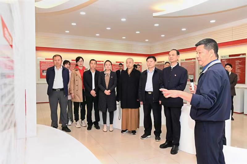 福建省人大常委會(huì)黨組書(shū)記、副主任雷春美和全國(guó)人大代表到順昌虹潤(rùn)等地調(diào)研