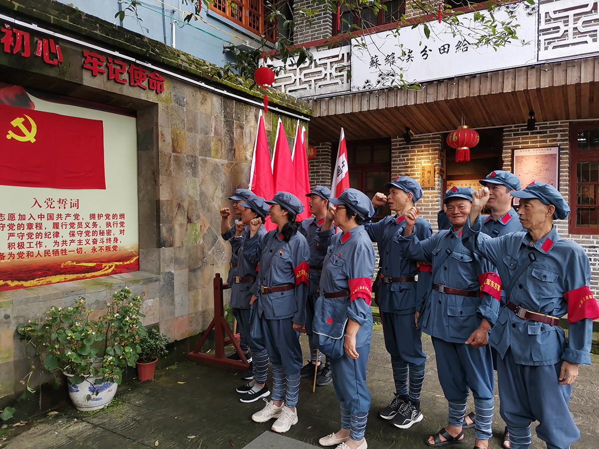 虹潤公司黨支部組織開展“尋找紅色足跡，牢記初心使命”主題黨日活動